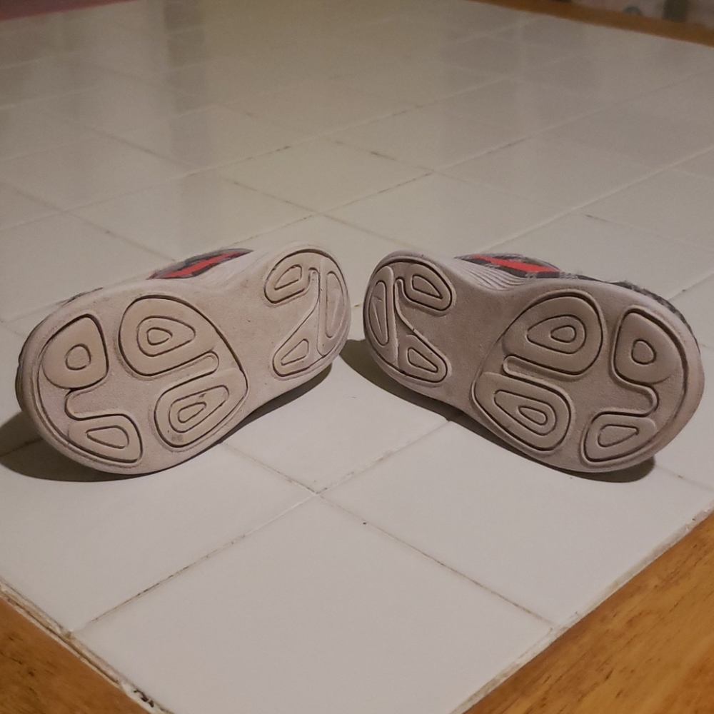 Sneakers - Picture 2 of 4